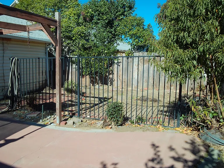2231 Edwards St — Photo 17