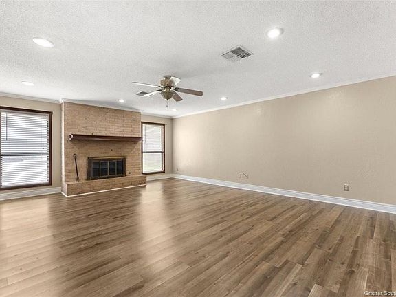 2nd image of 121 Summerwood Dr