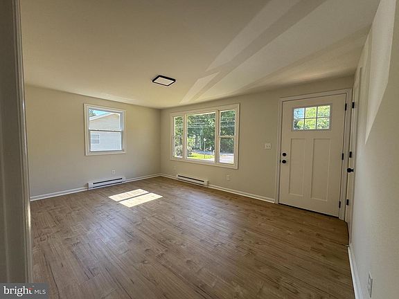 3rd image of 17088 Elm St