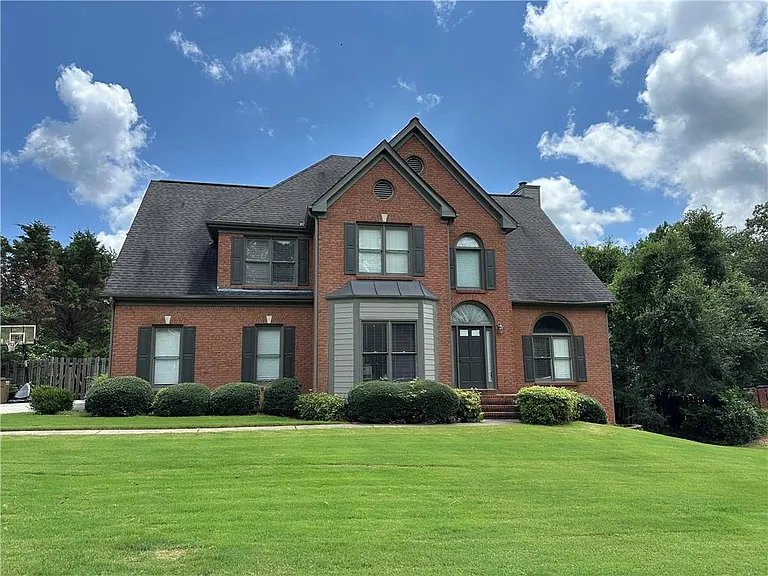 2020 Bentwood Ct — Photo 1