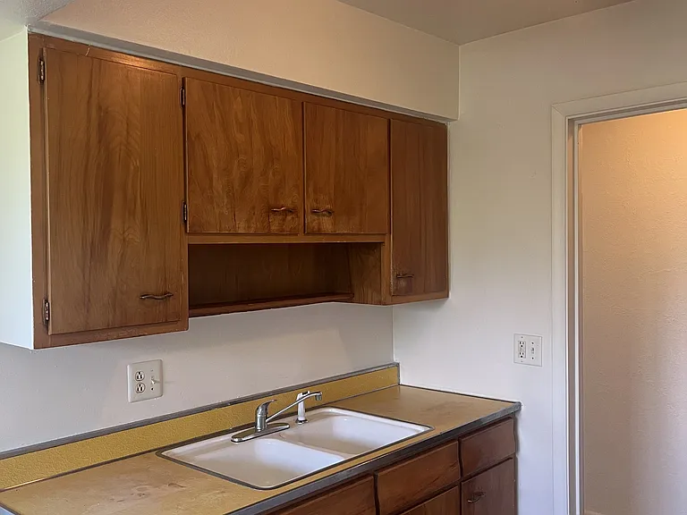 910 Cherry Dr #8 — Photo 1