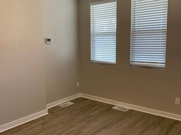 5th image of 324 Saint Clair Ave