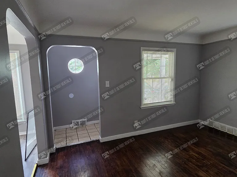 19335 Plainview Ave — Photo 7