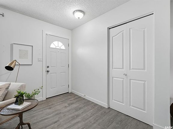 3rd image of 814 Steeves AVENUE
