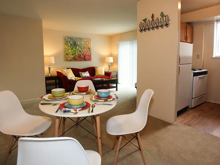 Parkside Gardens Apartments and Townhouses — Photo 47