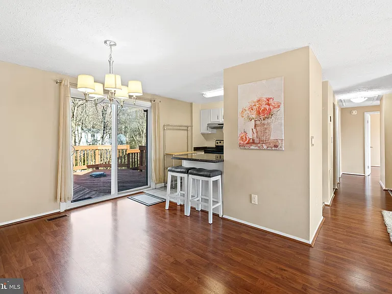 8469 Rippled Creek Ct — Photo 7