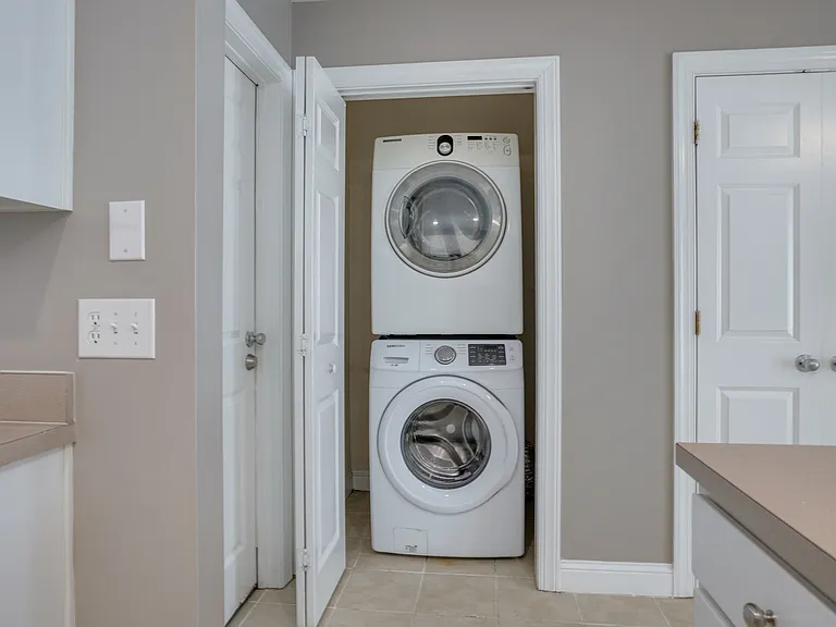 84 Cassandra Ln #B — Photo 6