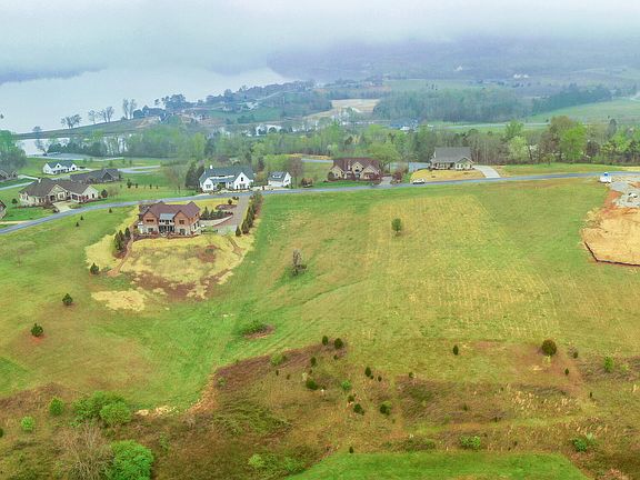 2nd image of 215 Majestic View Dr
