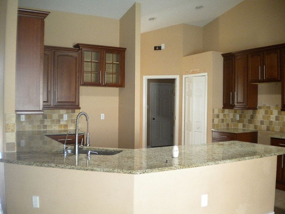 2nd image of 182 Hallow Ave