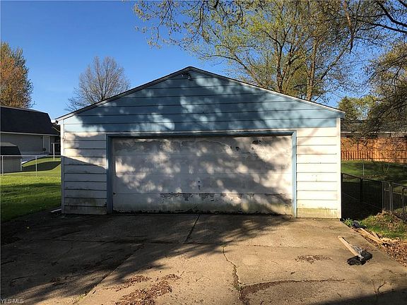 3rd image of 4246 Woodmere Dr