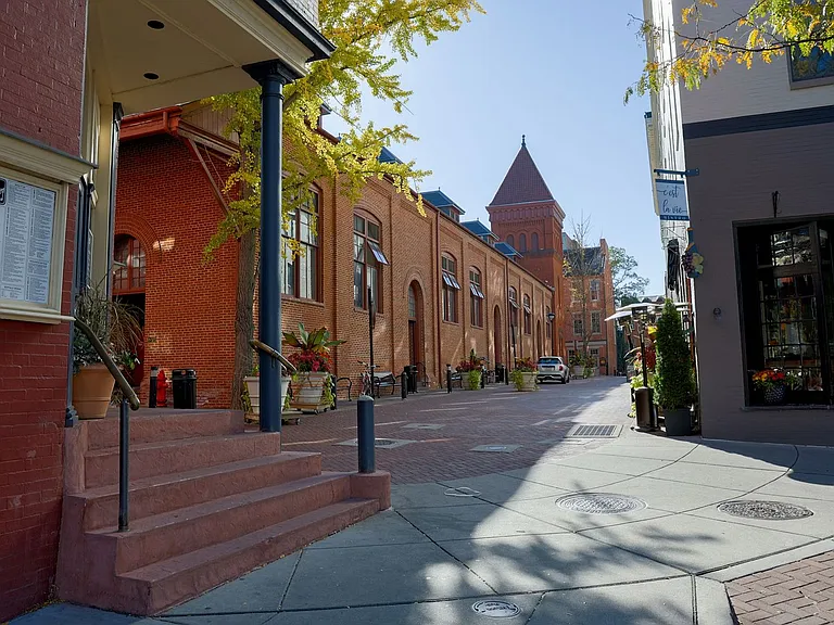 Charming Apartments in Prime Lancaster City Location - Walking distance of Central Market! — Photo 16