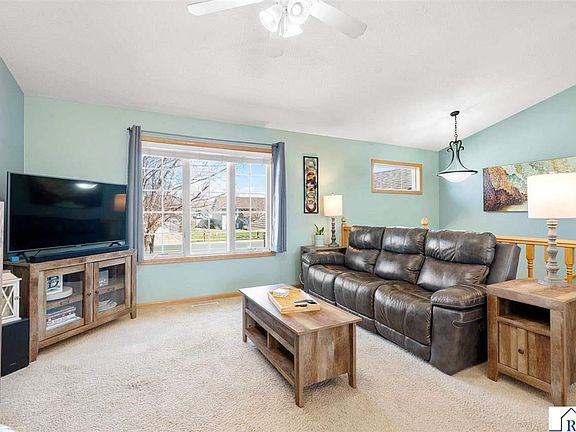 5th image of 604 Saint Andrews Dr