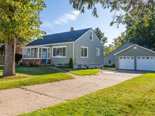 2115 Langley Ave, Saint Joseph, MI 49085