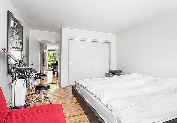 4th image of 138 W Houston St APT 6