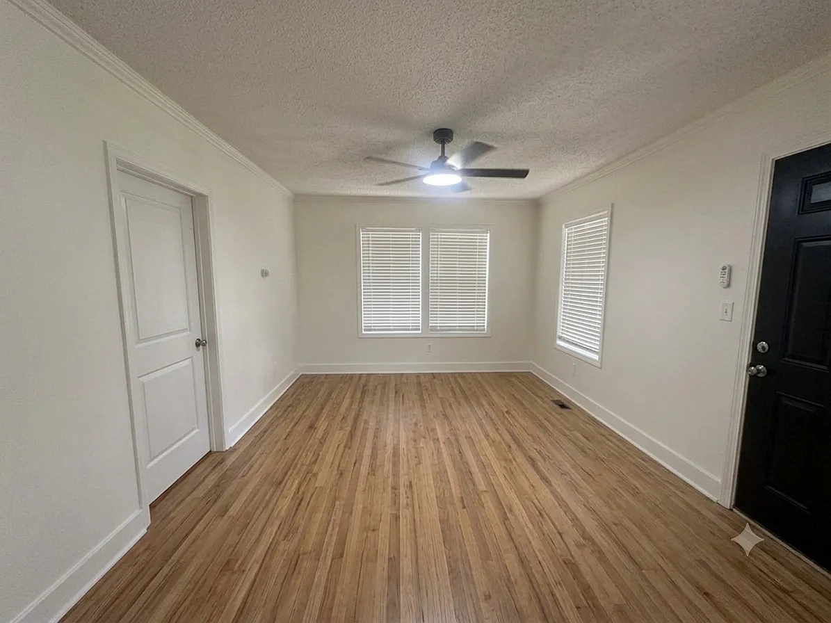 3 bed, 2200 sqft, $1,800 — Photo 3