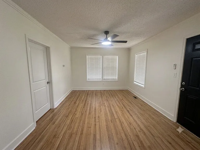 1475 Clancy St — Photo 3