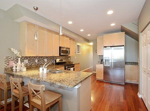 5th image of 1465 W Grand Ave APT 2