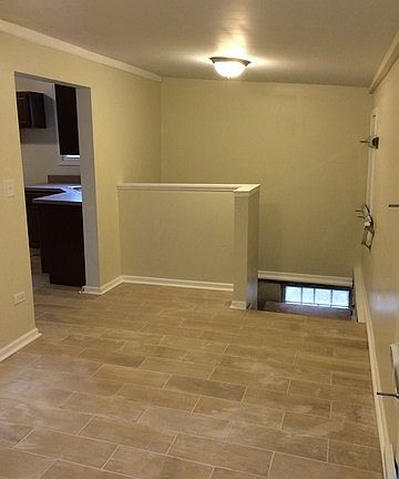 3rd image of 14720 Lexington Ave