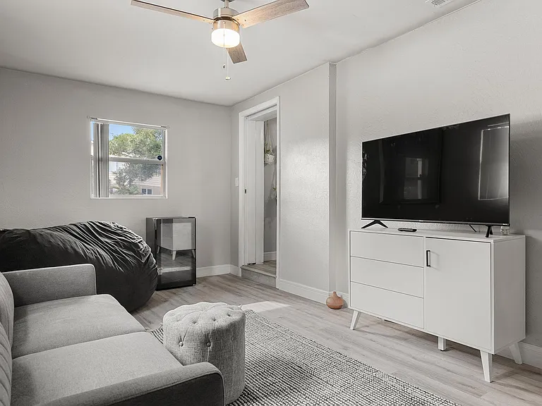 5651 Kelly Dr N — Photo 13