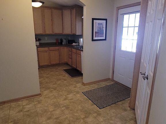 4th image of 72 Crown Pointe Curv