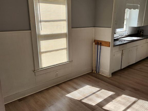 4th image of 3719 Doris St