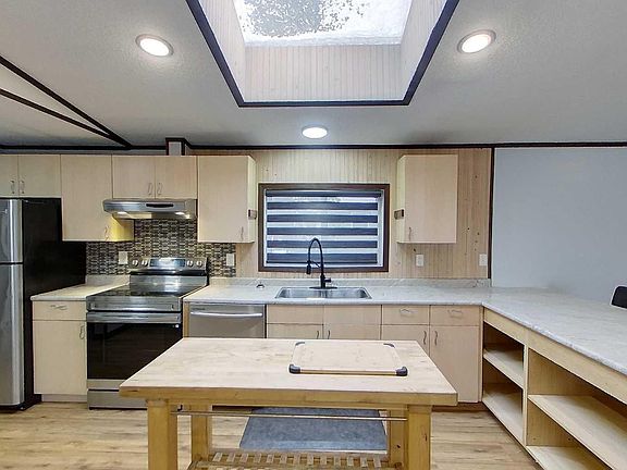 4th image of 404 6th Ave NW #17