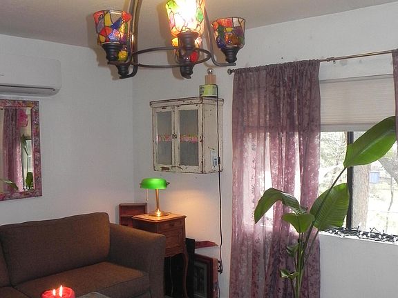 3rd image of 812 W MUNSEE Drive