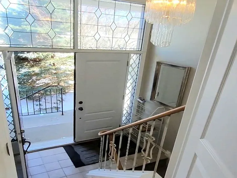 61 Chartland Blvd S #MAIN — Photo 3