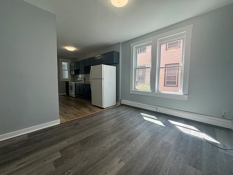 19 Whitmore St #1R — Photo 2