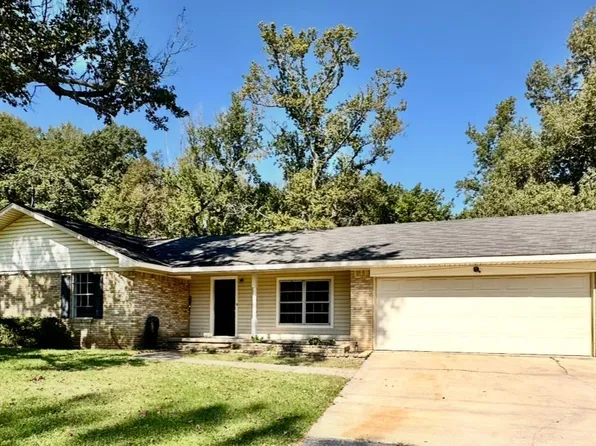 406 3rd St, Troup, TX 75757