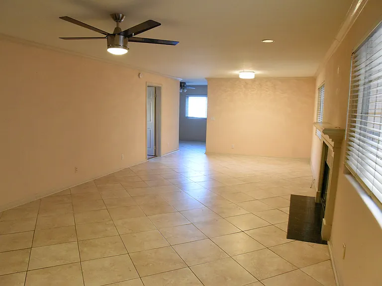 1818 Greenfield Ave #102 — Photo 2