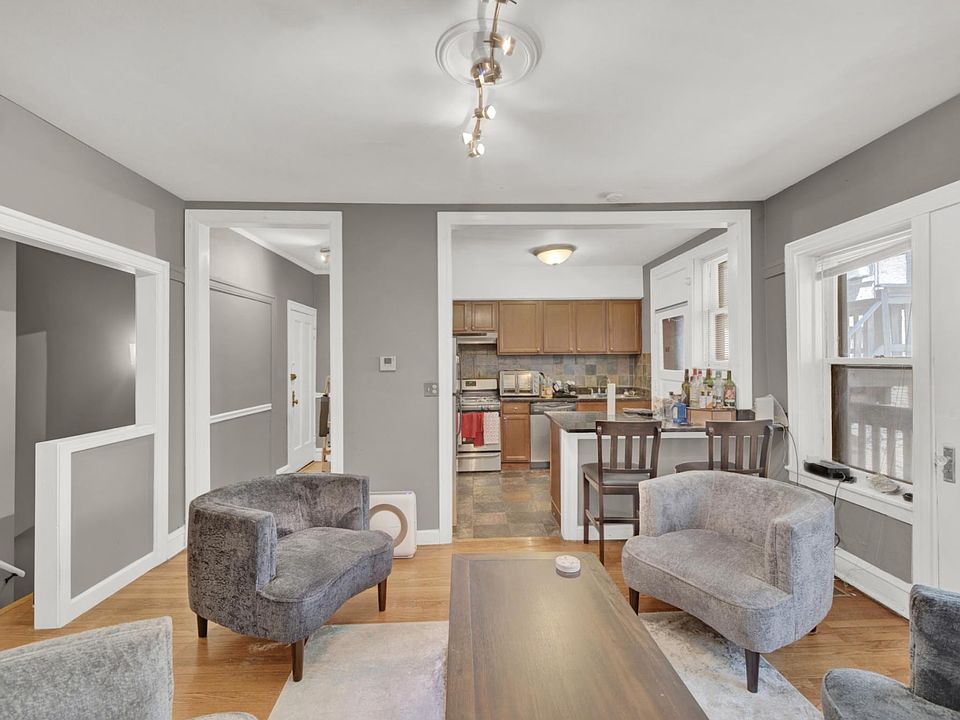 1st image of 3505 N Pine Grove Ave APT 1S