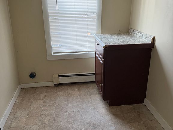 4th image of 13 Moores Ct Unit 1