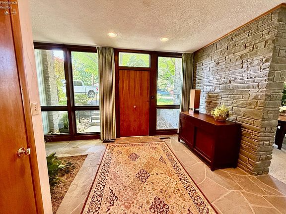 2nd image of 52 Breezewood Dr