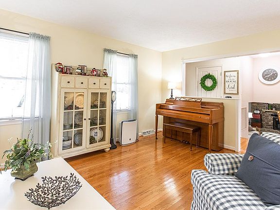 5th image of 105 Independence Dr