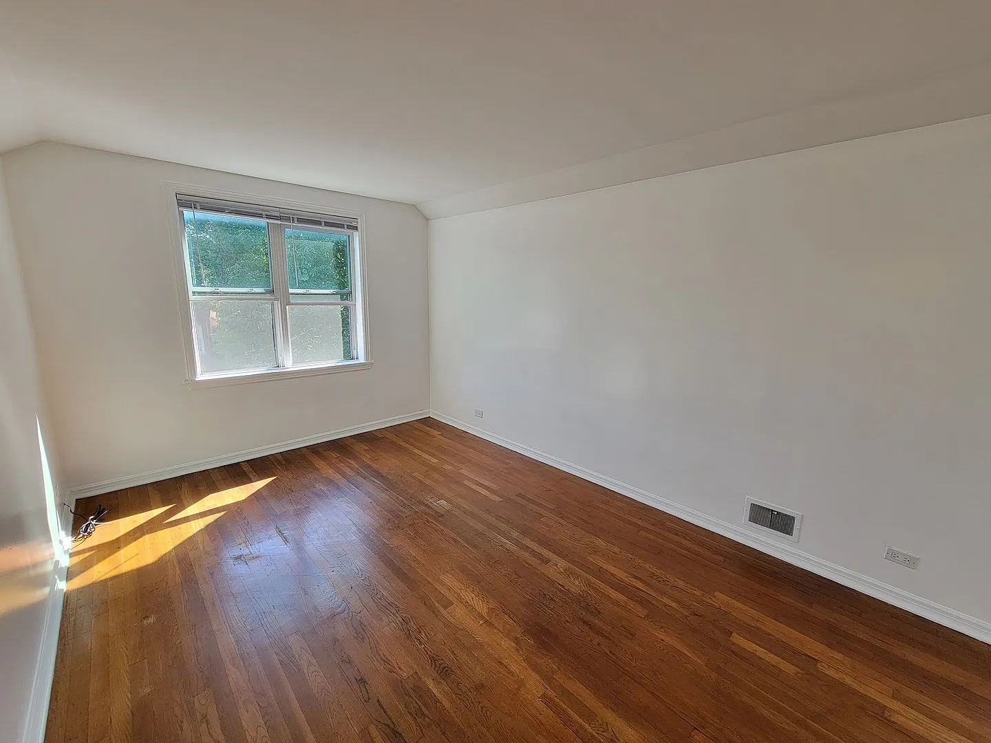 2 bed, 1100 sqft, $1,800 — Photo 4