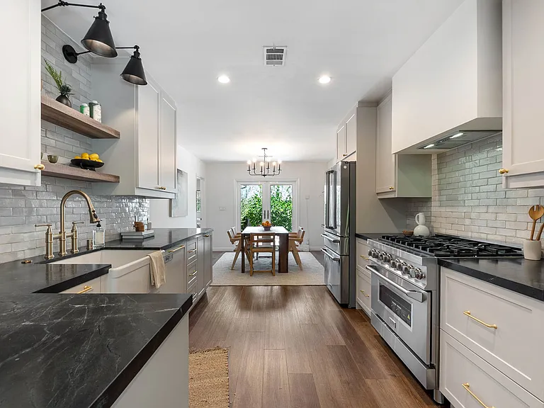 17453 Burbank Blvd — Photo 26