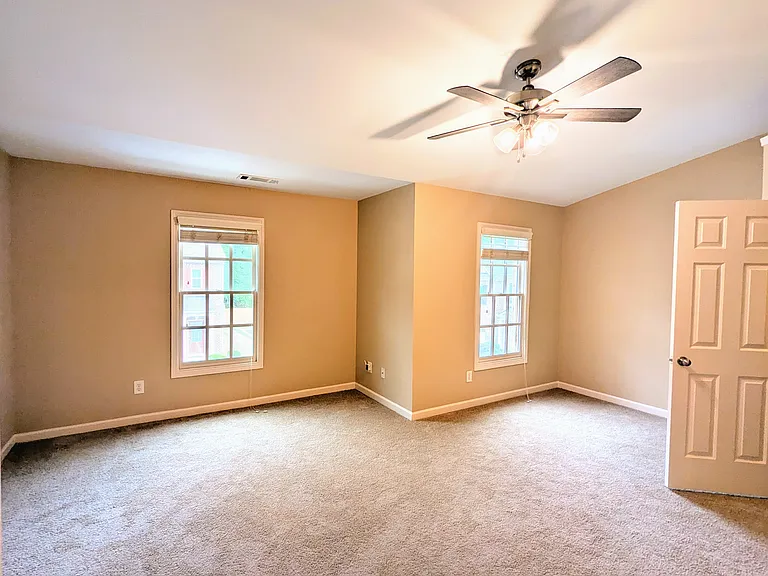 300 Knelston Oak Dr — Photo 15