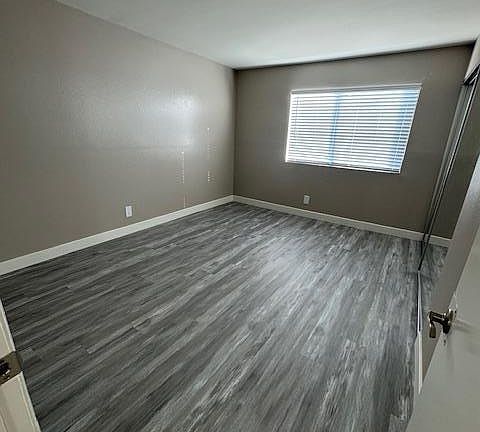 4th image of 687 W 18th St #2X1-2995