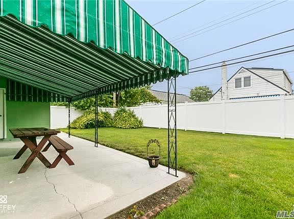 5th image of 137 Village Ave
