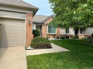 34308 Manor Run Cir, Sterling Heights, MI 48312