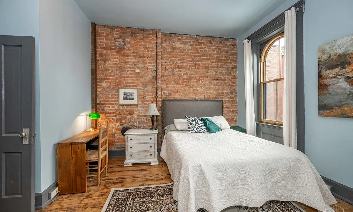 Building Photo - 104 W Clifton Ave #2