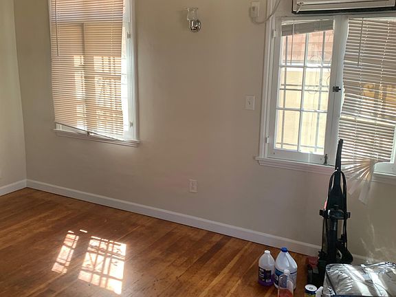 4th image of 601 S Cloverdale Ave #105