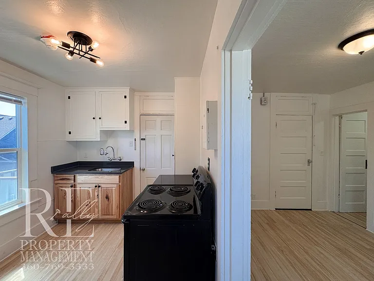 902 Pleasant Ave — Photo 7
