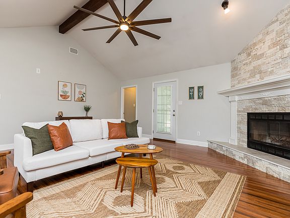 2nd image of 1105 Windsong Way