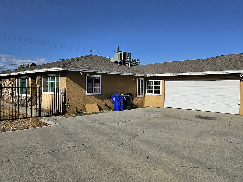 Garage-Outside