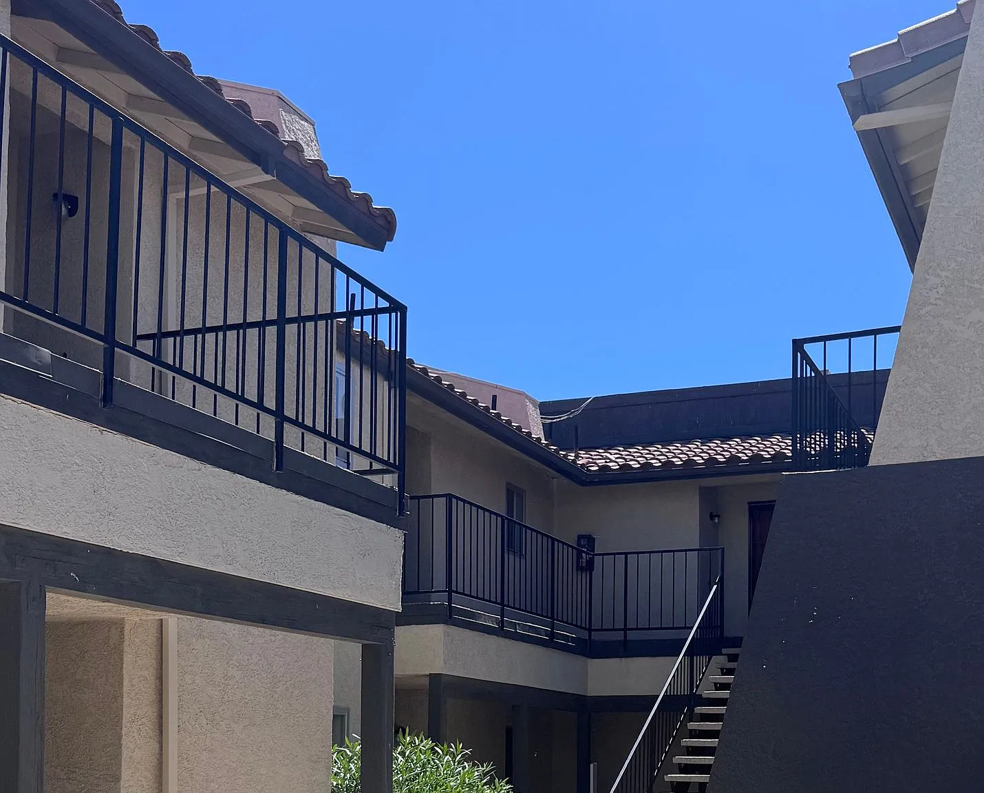 Vintage Apartments — Photo 1