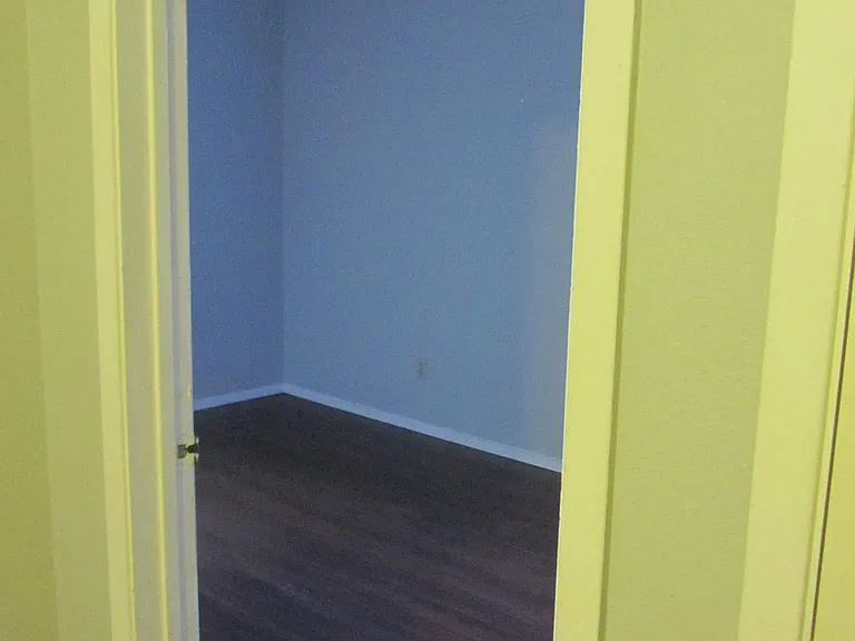bedroom 1 entry