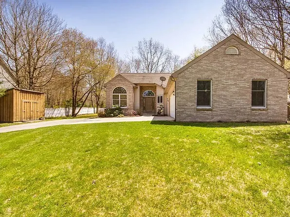 2080 W 32nd St, Holland, MI 49423