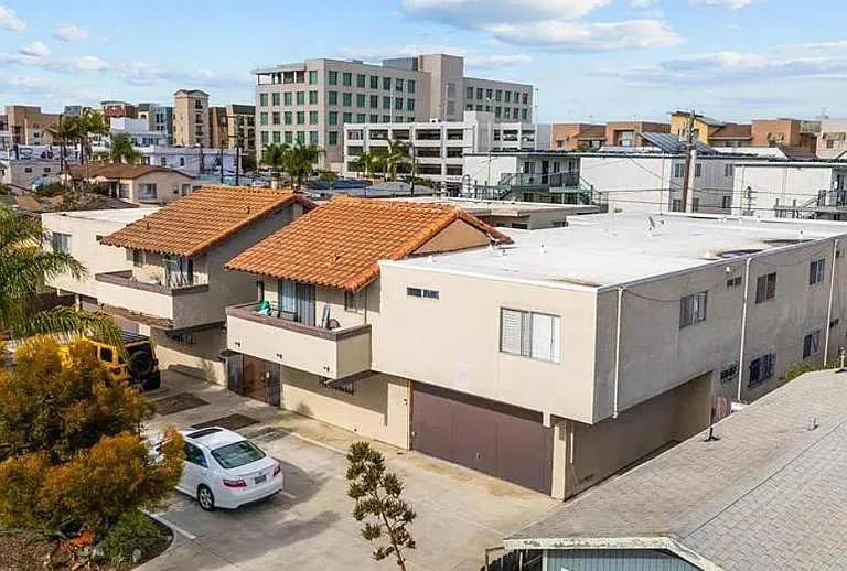 3825 Van Dyke Ave #3 — Photo 28